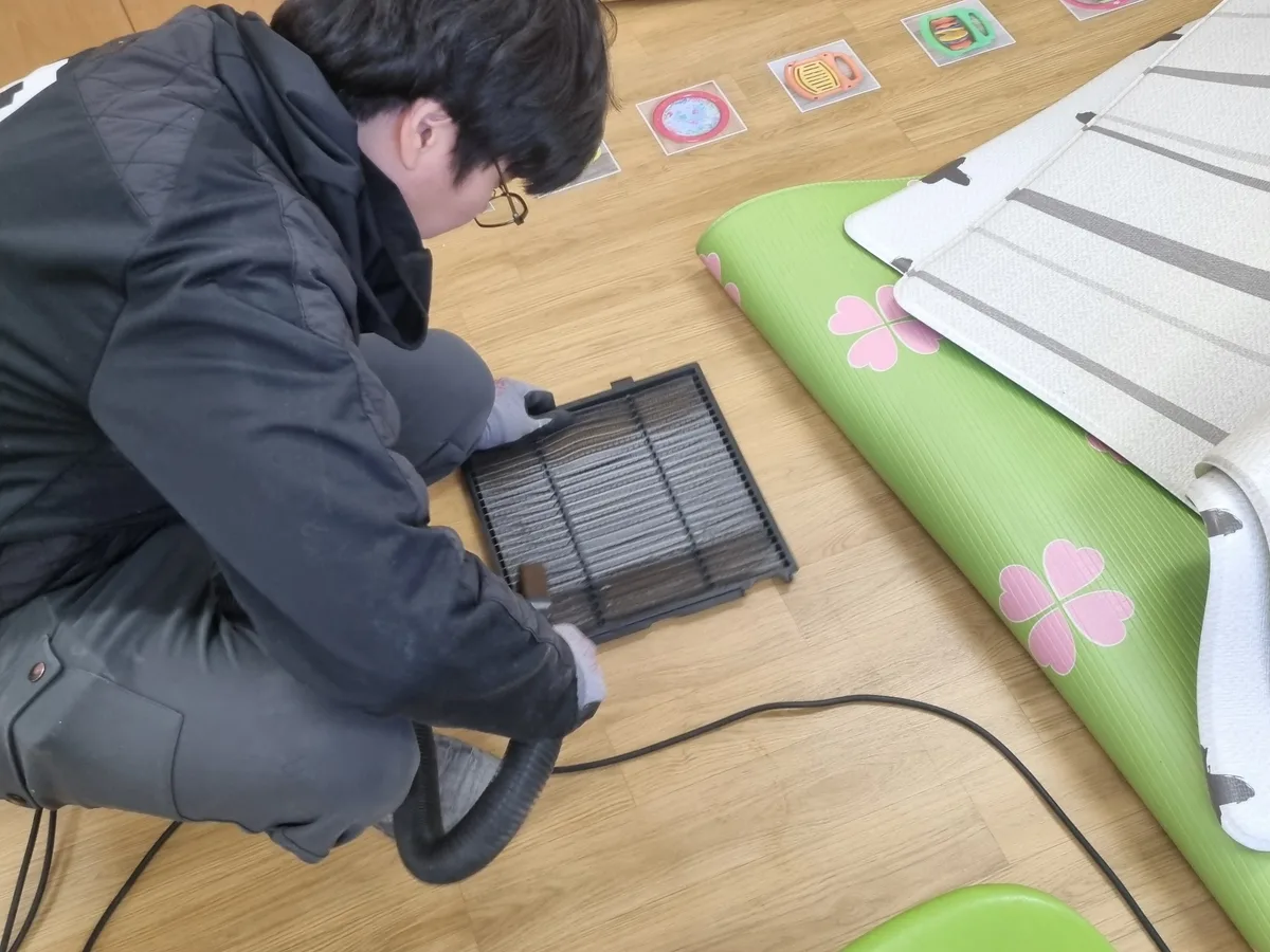 보령시 동대동 놀이방 낮잠실 장비 주변 정밀 위생청소 사례 - 행진크린
