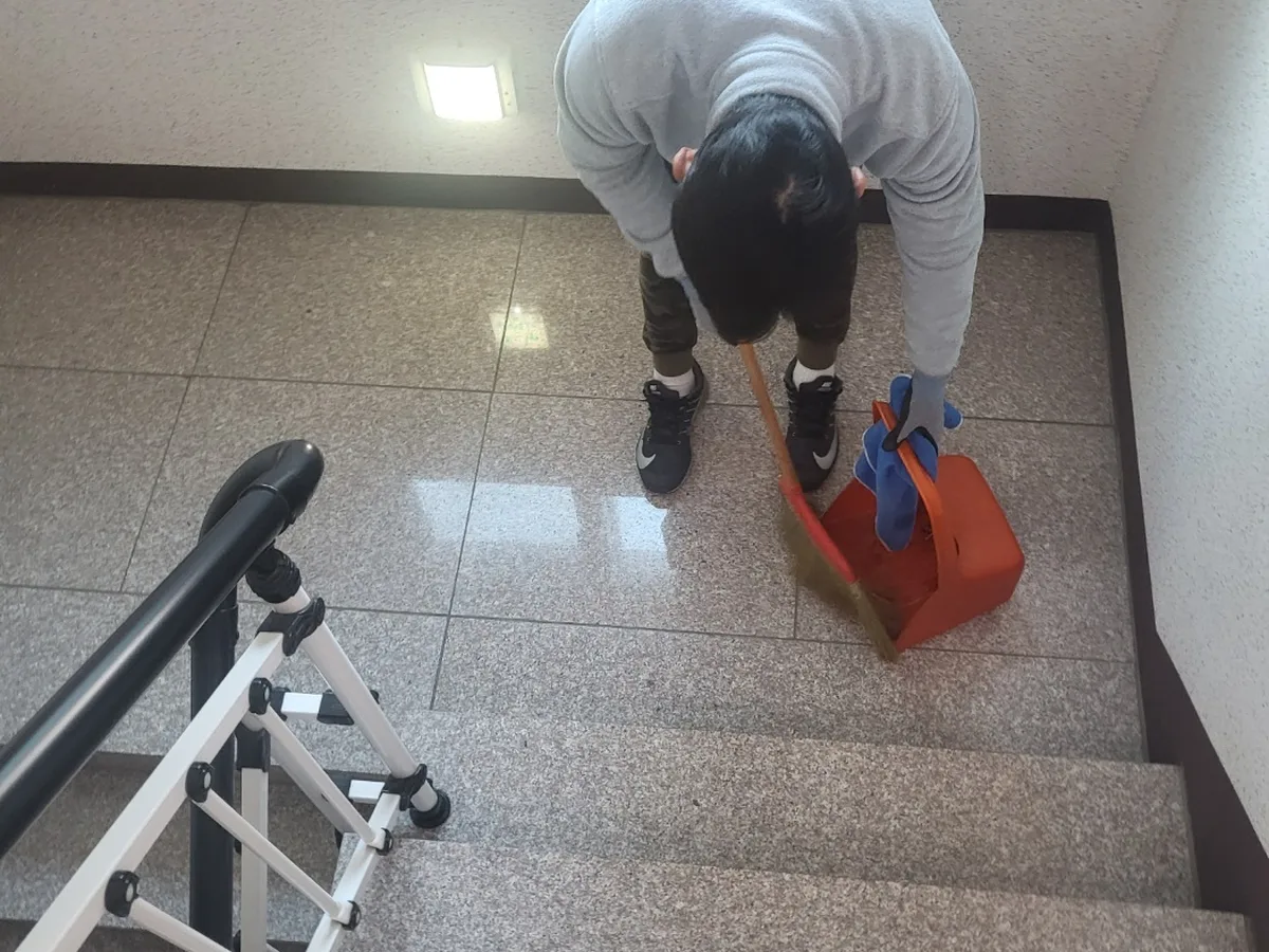 보령시 동대동 건물 공동현관 장비 주변 정밀 위생청소 사례 - 행진크린
